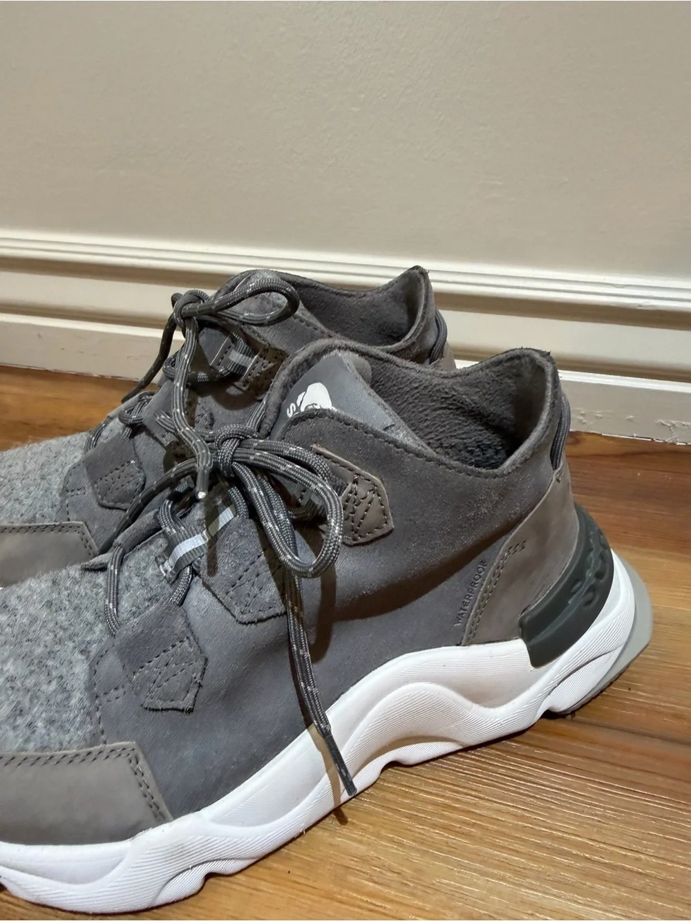 SOREL WOMEN'S KINETIC IMPACT CARIBOU PLUS WATERPROOF grey Size 8